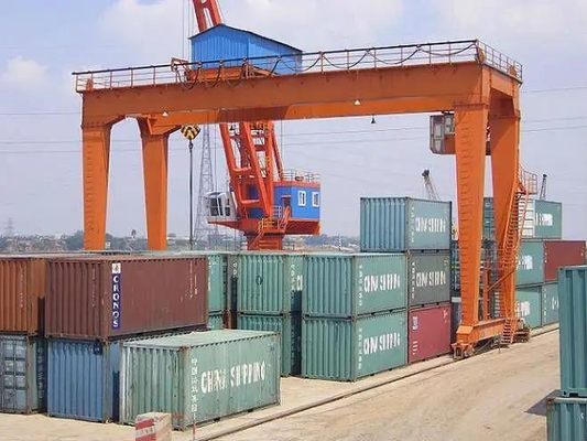 40.5 टन कंटेनर गैन्ट्री क्रेन 30 मीटर स्पैन डबल गर्डर रेल माउंटेड
