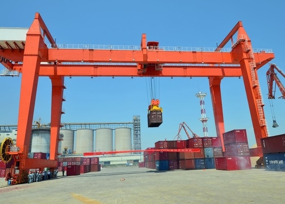 35-50T रेल माउंटेड स्टैकिंग क्रेन 45 मीटर / मिनट डबल गर्डर गैन्ट्री क्रेन