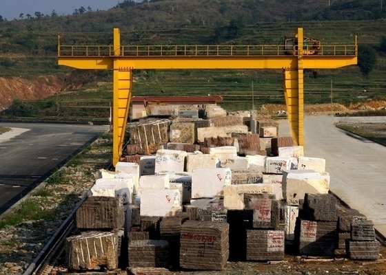 25T-300T डबल गिरर्डर गैन्ट्री क्रेन