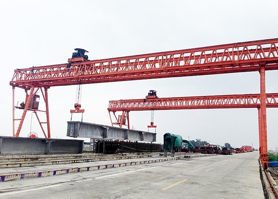 50T ट्रस प्रकार निर्माण क्रेन उपकरण रिमोट या केबिन कंट्रोल
