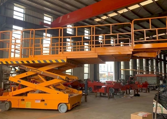 असमान जमीन के लिए OEM 3.98mx1.83m प्लेटफार्म 680 किलो डीजल कैंची लिफ्ट