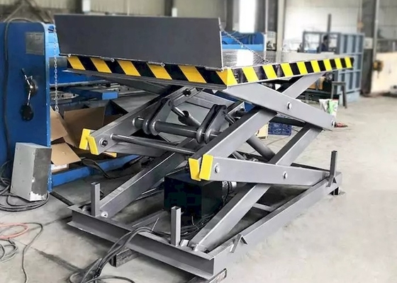 हैवी लोड AC380V हाइड्रोलिक लिफ्टिंग प्लेटफॉर्म 2000 * 2000mm लोडिंग डॉक कैंची लिफ्ट