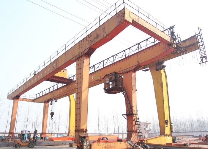 मोबाइल ट्रॉली के साथ अनुकूलित डबल गिरर्डर गोलियत क्रेन 20 30 60 टन गैन्ट्री क्रेन